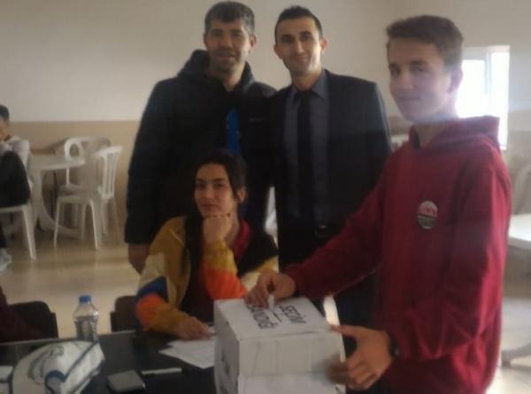 Okul Öğrenci Demokrasi Meclisi Başkanlığı Seçimleri Yapıldı